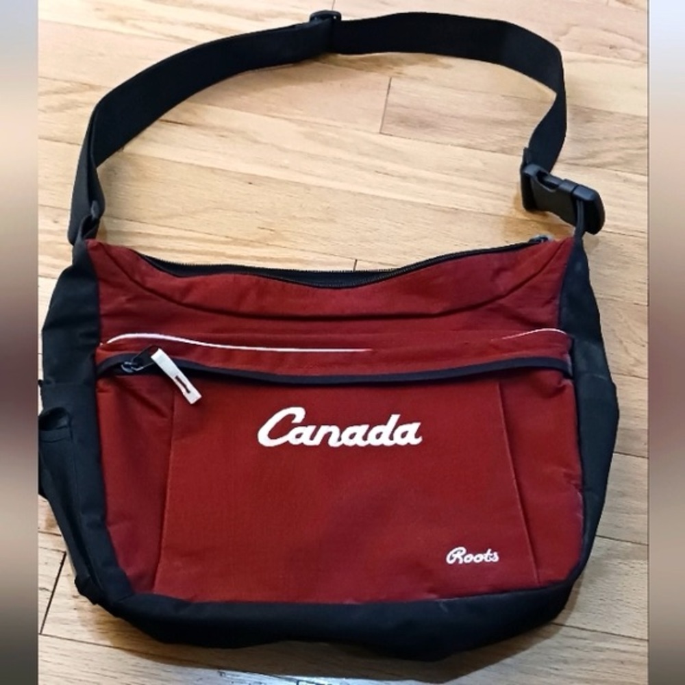 ROOTS Messenger Laptop the shoulder bag